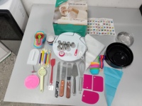 Kit d'Accessoires de Décoration de Gâteaux 360 Pièces, Outils de Pâtisserie avec Support Tournant, Moules de Cuisson et Fournitures