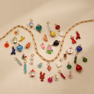 Vente en gros de pendentifs colorés en émail personnalisé Bracelet Collier PVD or en acier inoxydable breloques de bijoux à bricoler soi-même pour la fabrication de bijoux - Product Image 1