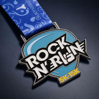 Médaille sportive personnalisée en métal en forme de bouclier, médaille de récompense moulée sous pression pour marathon, triathlon