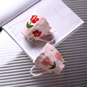 Mug artisanal style Ins, frais et simple, minimalisme moderne, ciel bleu, nuages blancs, fleurs créatives peintes à la main, tulipes - Product Image 3
