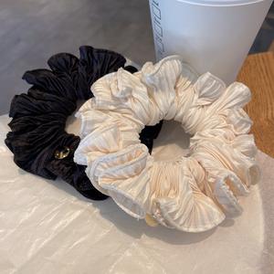 Moda büyük saten saç Scrunchies kadınlar için pileli Ruffled tasarım katı renk çiçek elastik saç kravat için parti tarzı - Product Image 6
