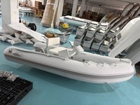 Bateau pneumatique UT320 White Achilles Hypalon 320 cm à coque en aluminium avec console et marchepied avant