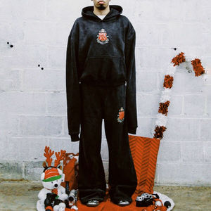 بدلات رياضية مخصصة بطباعة الشاشة الحريرية، هوديز وبنطلونات رياضية بخصر مطاطي وأرجل واسعة - Product Image 4