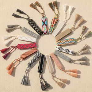 Bracelet d'amitié personnalisé brodé style bohème, bracelet tissé avec nom personnalisé, bracelet en corde à pompon tendance, unisexe - Product Image 1