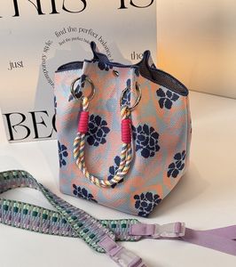 กระเป๋าถักไหมพรมทรงถังแบบสะพายไหล่เดียว สไตล์ลำลอง - Product Image 4