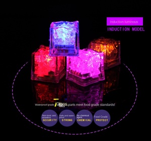 Glaçons lumineux LED <span class=keywords><strong>en</strong></span> plastique imperméable multicolores, capteur <span class=keywords><strong>de</strong></span> liquide, boissons, fête du Nouvel An - Product Image 2