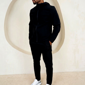 Veste de sport coupe-vent légère et écologique pour homme, coupe classique, noire unie, avec fermeture éclair intégrale et poches latérales - Product Image 1