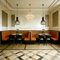 Ensemble de meubles commerciaux modernes et durables pour restaurants et cafés : banquette, chaise et table