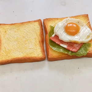 Modelo de sándwich abierto de desayuno con patrón de dibujos animados realista de PP, con tocino, lechuga y huevo, para exhibición de comida en cafeterías, con salsa cremosa - Product Image 3