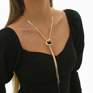 Collier pendentif papillon élégant en alliage d'étain plaqué argent avec chaîne à maillons et perle d'eau douce en forme de cœur pour femme, idéal pour les soirées - Product Image 1
