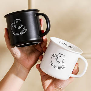 Mug en céramique Kitten Line, noir mat et blanc, simple, pour le petit-déjeuner, le bureau, avec poignée, design de dessin animé, cadeau pour couple, été 2024 - Product Image 3