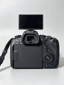 Cámara sin Espejo Canon EOS R5 de Segunda Mano Lista para Enviar, Full Frame, 45MP, Video 8K, Solo Cuerpo, Excelente Precio para Fotografía Profesional - Product Image 4
