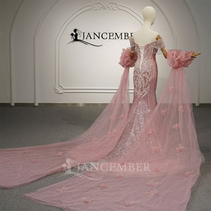 ชุดราตรีงาน Quinceanera สีชมพูอ่อน รุ่น Gt26069 แขนยาว คอวีทรงบอลกาวน์ ยาวลากพื้น ประดับลูกปัด แต่งลูกไม้ ผ้าทูลล์ ชายกระโปรงแบบ Chapel - Product Image 3