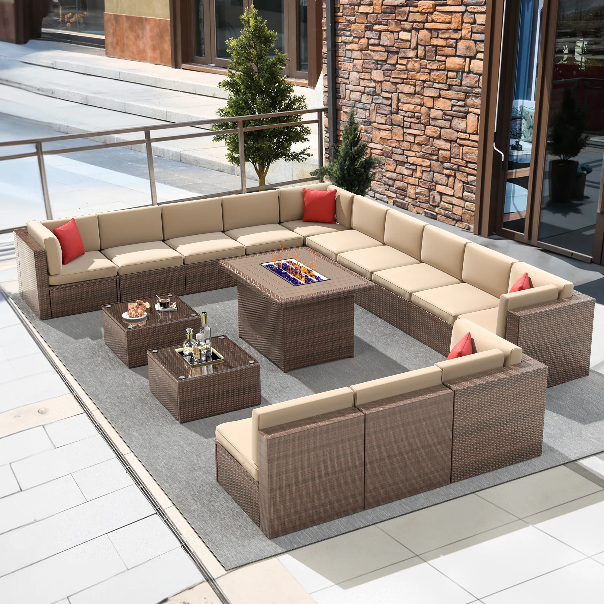 Wasserdichte Outdoor-Rattan-Möbel Terrasse 15-teiliges Weidensofa-Set Garten-Gesprächssets mit gehärtetem Glas und Kissen