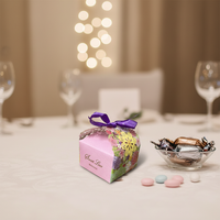 Boîte à dragées pliable personnalisée en carton 'Sweet Love Wedding' avec découpe laser motif floral, impression quadricolore et finition satinée