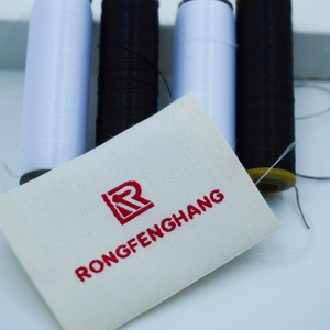 ป้ายผ้าคอตตอนพับปลายแบบกำหนดเอง ป้ายโลโก้แบรนด์ส่วนตัว ป้ายผ้าทอเนื้อแน่นลายดามัสก์สำหรับเย็บที่คอเสื้อ - Product Image 3