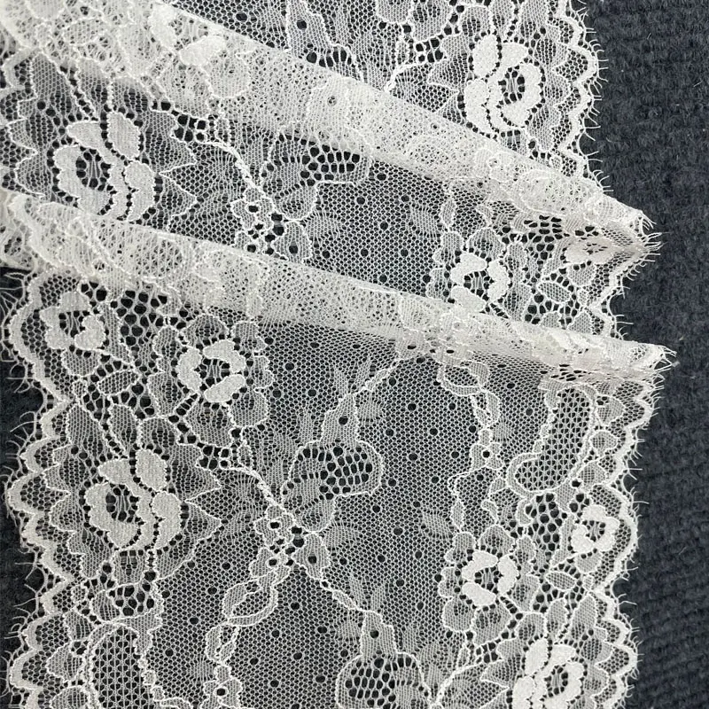 Haute qualité Chantilly dentelle tissu en gros coupe dentelle broderie conceptions pour chemise de fête