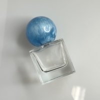 Flacon de parfum carré de luxe en verre de 50 ml avec couvercle en résine personnalisé, impression sérigraphique, design robuste