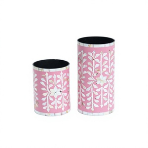 Paire de récipients décoratifs en os incrusté de pierres, rose pastel |   Pot de fleurs de table à motif circulaire en MOP pour l'aménagement intérieur d'hôtels LIVING CRAFT - Product Image 1