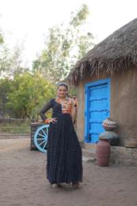 La mayoría de las ventas de vestido tradicional Navaratri para ocasiones festivas disponibles al mejor precio de exportación asequible de la India - Product Image 3