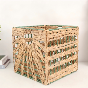 Cube de rangement carré en jacinthe d'eau tressée à la main, panier décoratif avec poignées découpées en motif soleil - Product Image 1
