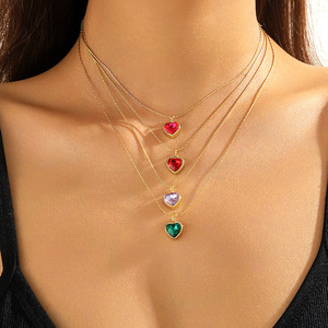 Collier tendance plaqué or 14 carats avec breloques cœur en strass multicolore Collier avec cristaux verts en forme de cœur <span class=keywords><strong>pour</strong></span> femmes - Product Image 1