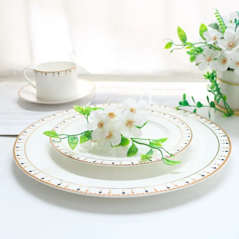 Pemasok Cina Porselen Gaya Inggris 16 Buah Set Makan Malam Pelek Emas Putih Set Peralatan Makan Tulang Cina