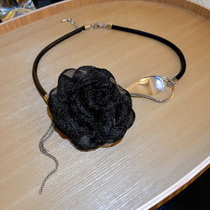 2024 nueva llegada tela <span class=keywords><strong>de</strong></span> malla negra 3D flor collar gargantilla dulce collar grande Boho negro Rosa flor collares al por mayor - Product Image 4