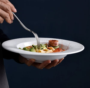 Elegante Plato de Cerámica Blanca con Relieve, Logotipo Personalizado, Vajilla de Lujo para Hotel, Plato Hondo para Sopa y Pasta, Venta al Por Mayor - Product Image 3