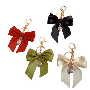 Nuevo Set al por Mayor de Llaveros Mosquetón YLXZ de Metal Ecológico con Forma de Animal de Dibujos Animados y Corazón, para Bolsos y Llaves - Product Image 4