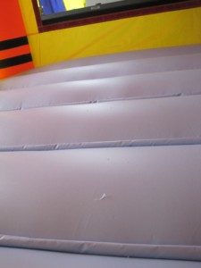 บ้านลมเป่าลมขนาด 13 ฟุต ทำจากวัสดุ PVC รับน้ำหนักได้ 300 กก. ติดตั้งง่าย ยี่ห้อ Spring Empire สำหรับ 8 คน เหมาะสำหรับเช่าเชิงพาณิชย์ - Product Image 4