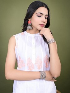 Últimos conjuntos de kurta indios listos para usar, informales, de algodón puro, con estampado floral, cuello redondo, sin mangas, para mujer, para verano. - Product Image 4