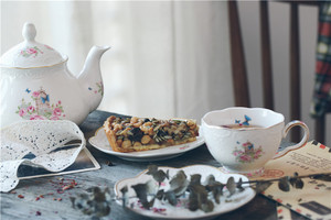 Ensemble de tasses et soucoupes en porcelaine fine de style européen, relief pastoral frais, plaqué or, luxe, écologique, durable, pour le thé de l'après-midi - Product Image 3