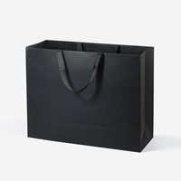Sac en carton blanc de luxe avec poignée en ruban, sac en papier économique pour la vente au détail, sac en papier personnalisé imprimé, sac cadeau de luxe imprimé, sac de shopping en papier