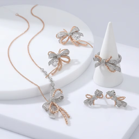 Ensemble de bijoux de fête et de mariage avec boucles d'oreilles, collier et bague en zircon Palaiba, orné d'un nœud et de pompons, style mode, fourni par l'usine