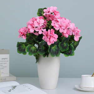 Bouquet de fleurs artificielles de begonias roses en soie Ruilisi pour la décoration de la maison et des hôtels - Product Image 1