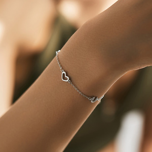 Bracelet en argent S925 poli avec breloques cœur ouvert et croix, chaîne délicate réglable, bijou élégant et romantique, cadeau idéal - Product Image 4