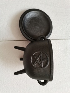 Caldero pequeño de hierro fundido para halloween, caldero para halloween - Product Image 5