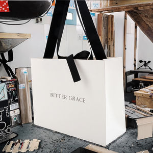 Sacs de shopping en papier d'art personnalisés de luxe avec logo, poignée longue, recyclables, design personnalisé pour l'emballage cadeau et l'utilisation professionnelle - Product Image 3