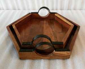 Plateau de service hexagonal en bois d'acacia de qualité supérieure avec poignées en métal robustes pour la maison, l'hôtel et la restauration - Product Image 3