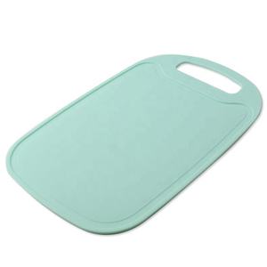 Tablas de Cortar de Plástico para Cocina, Tabla de Cortar Portátil con Ranuras para Jugos y Mango de Fácil Agarre - Product Image 4