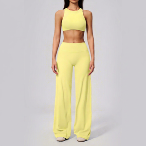 Conjunto de Yoga Amarillo Limón sin Costuras de 3 Piezas: Top Corto con Cuello en V, Pantalones Cortos de Cintura Alta y Leggings Capri, Color Sólido, Transpirable, 100% - Product Image 1