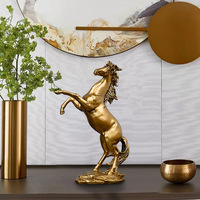 Figurine de cheval 'Success Once' au design minimaliste moderne en cuivre massif et résine synthétique, idéale pour les cadeaux d'affaires et la décoration intérieure