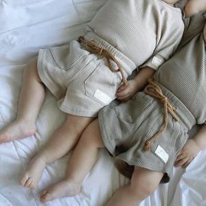 Conjunto de Ropa Personalizada para Bebé Niño y Niña, Estilo Casual, Manga Corta, Tejido Waffle, Verano, Unisex, con Etiqueta - Product Image 3