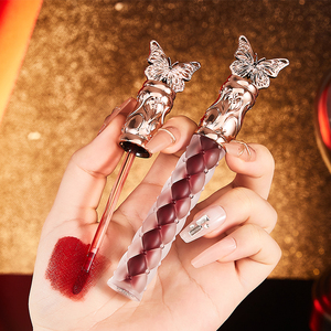Nuevo lápiz labial esmalte de labios rojo mariposa bálsamo labial piel iluminadora blanca Mayorista mate Producción de pedidos pequeños - Product Image 2