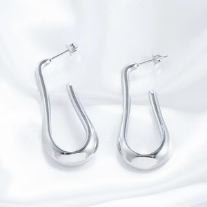 Boucles d'oreilles géométriques vintage Bijouterie Usine Vente en gros Populaire Acier inoxydable Polyvalent Boucles d'oreilles en forme de U pour femmes Cadeau - Product Image 4