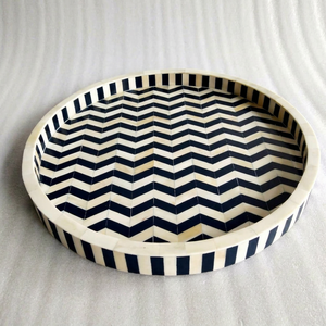 Plateau rond en os de buffle avec incrustation MOP, couleur personnalisée, motif chevron, artisanat naturel, écologique, style traditionnel pour la décoration de la maison - Product Image 1