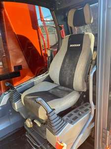 รถขุด Doosan Dx300LCA ประสิทธิภาพสูง 30 ตัน รถขุดตีนตะขาบมือสอง เครื่องยนต์ Doosan แท้จากเกาหลี พร้อมหัวเจาะ - Product Image 6