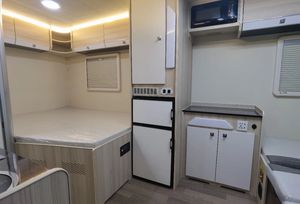 Caravane mobile OEM remorquable homologuée pour la route, en acier inoxydable, étanche, pour 4 personnes, idéale pour les vacances, les week-ends et les expéditions en plein air - Product Image 6