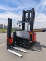 Chariot élévateur à 3 voies VNA1560 : mât de 4 m, 920 kg, manutention de conteneurs, guidage sur rail, conception pour conducteur monté.